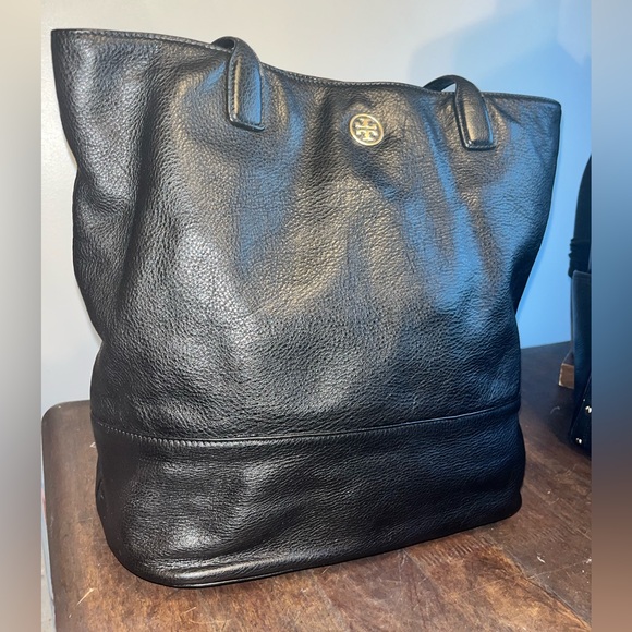 Bags wallets and more vintage luxury designer. Live sale.  Like to be notified - Picture 3 of 17